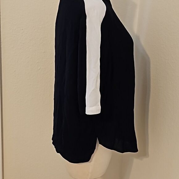 - A.L.C. Women's Short Sleeve Blouse Black with white panel sleeve Size me… - Picture 2 of 10